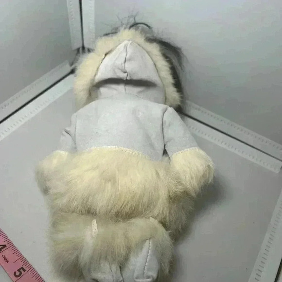 HERITAGE DOLLS INDIAN ARTS & CRAFTS 10" Eskimo Girl porcelain hand painted - Picture 4 of 5